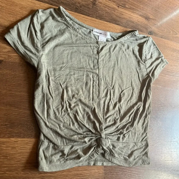 FREE Twisted Crop Top - Picture 1 of 4